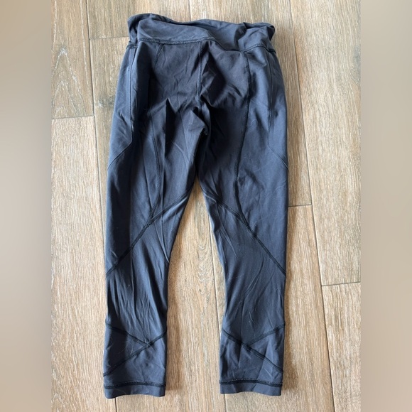 Lululemon black cropped leggings size 6 - Picture 7 of 8